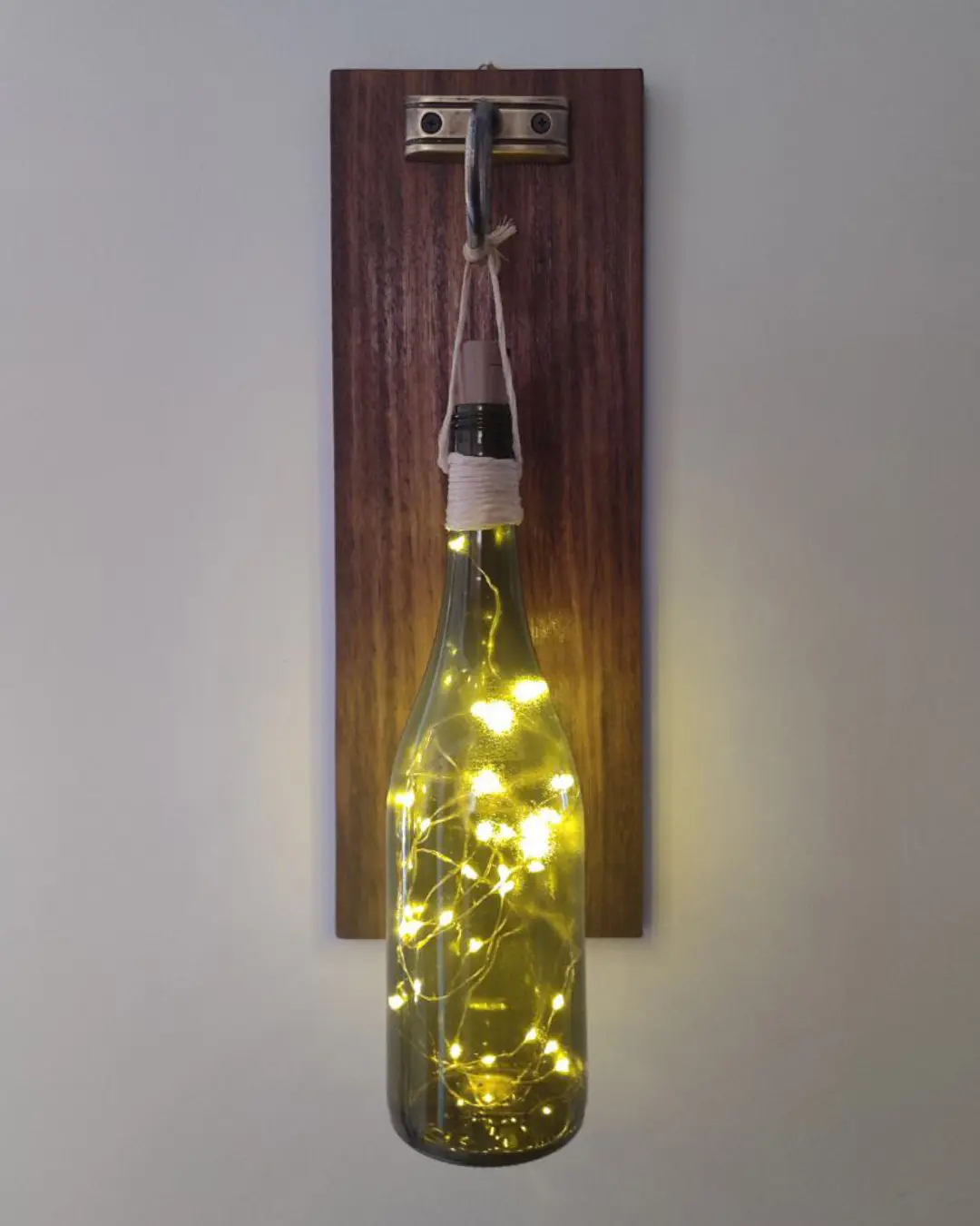 El Yapımı Rustik Şişe Duvar Lambası 