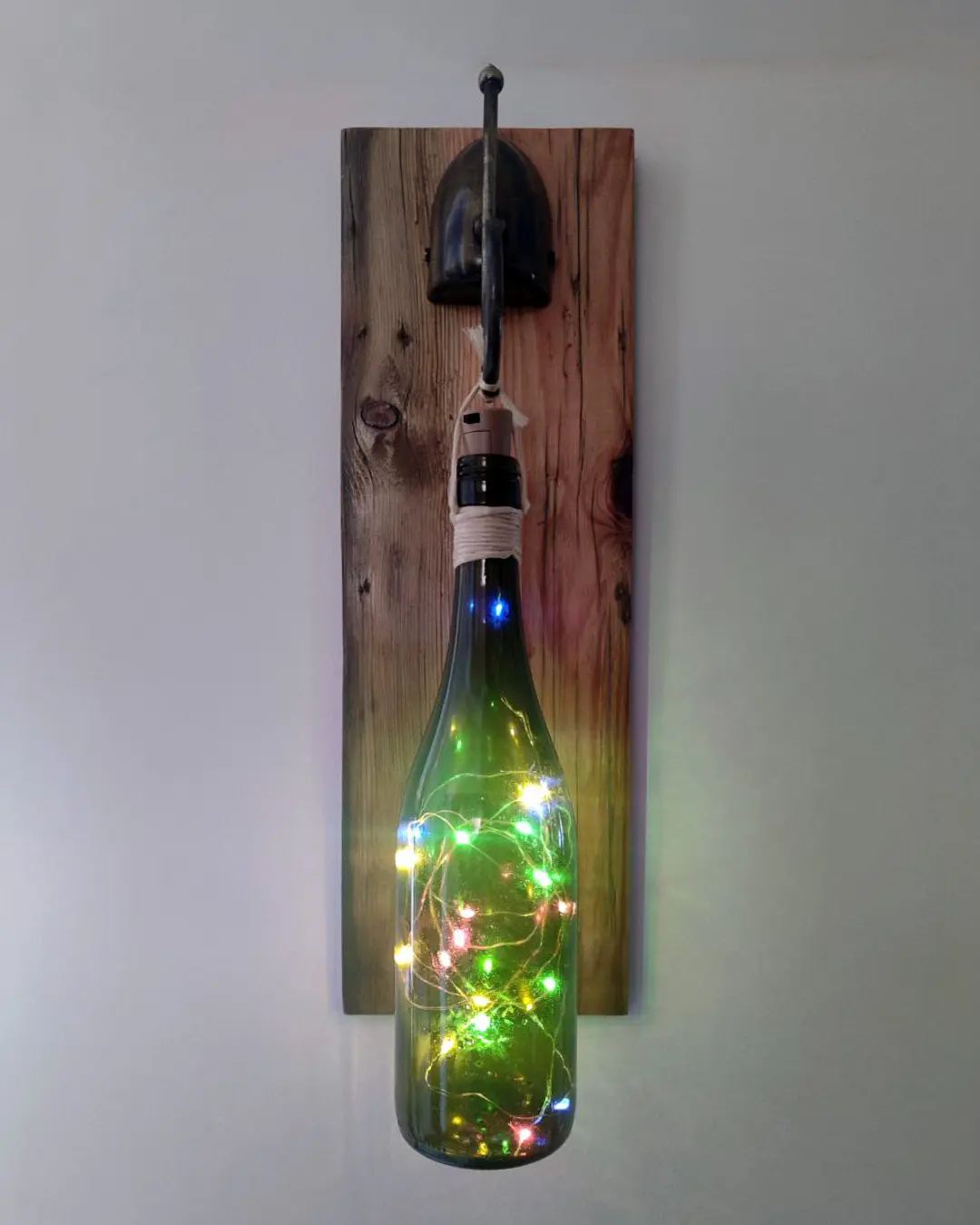 El Yapımı Rustik Şişe Duvar Lambası 