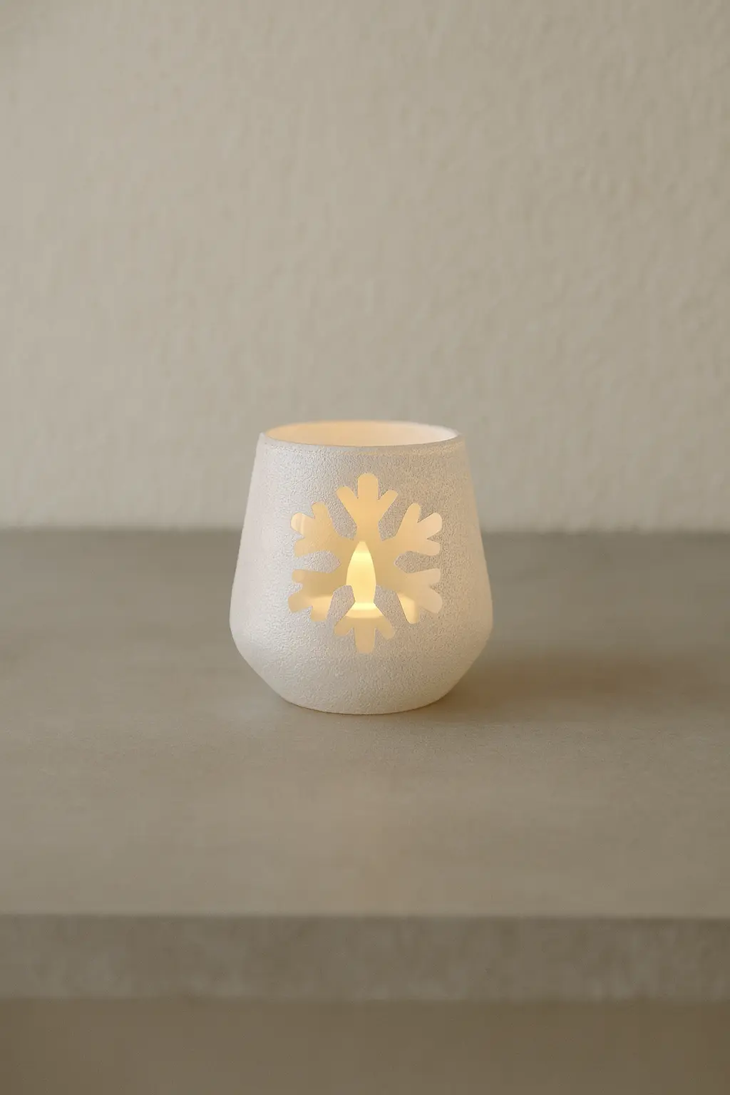 Beyaz Kar Tanesi Desenli Dekoratif Mumluk