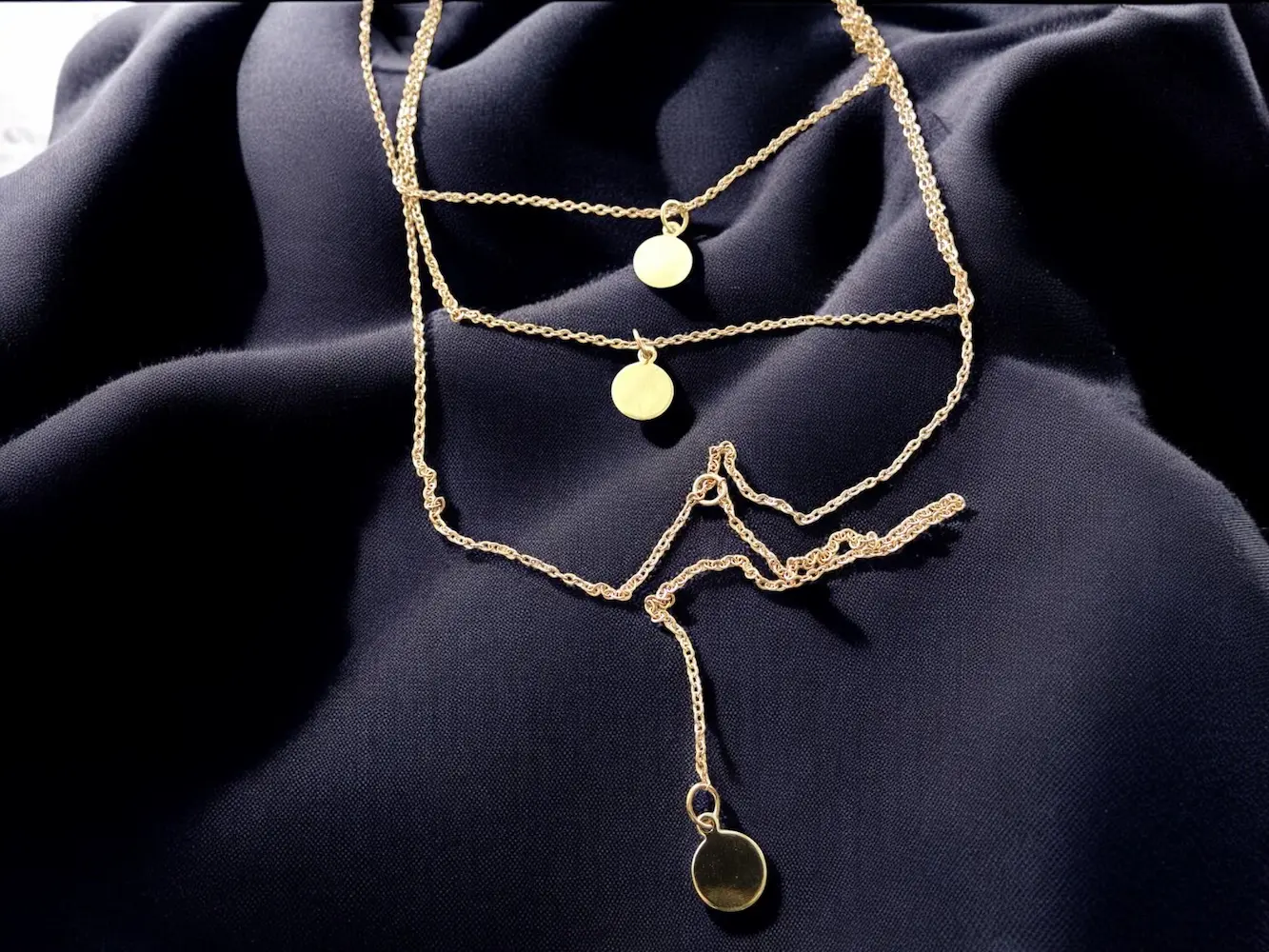 Üç Katmanlı Yuvarlak Uçlu Altın Kolye