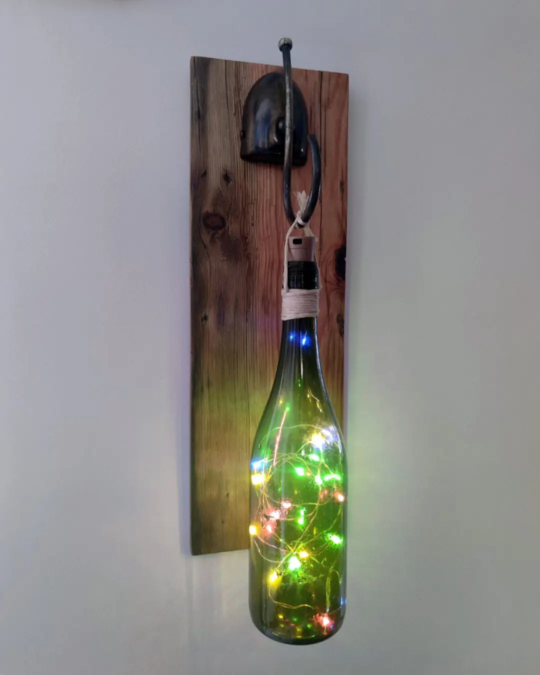 El Yapımı Rustik Şişe Duvar Lambası 
