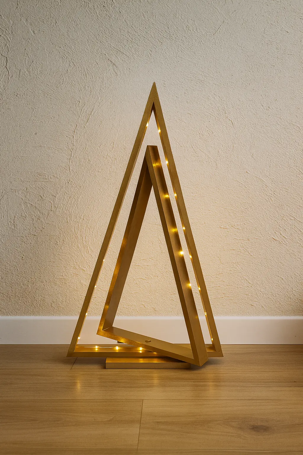 Altın Üçgen Çerçeveli LED Işıklı Dekor Ağaç