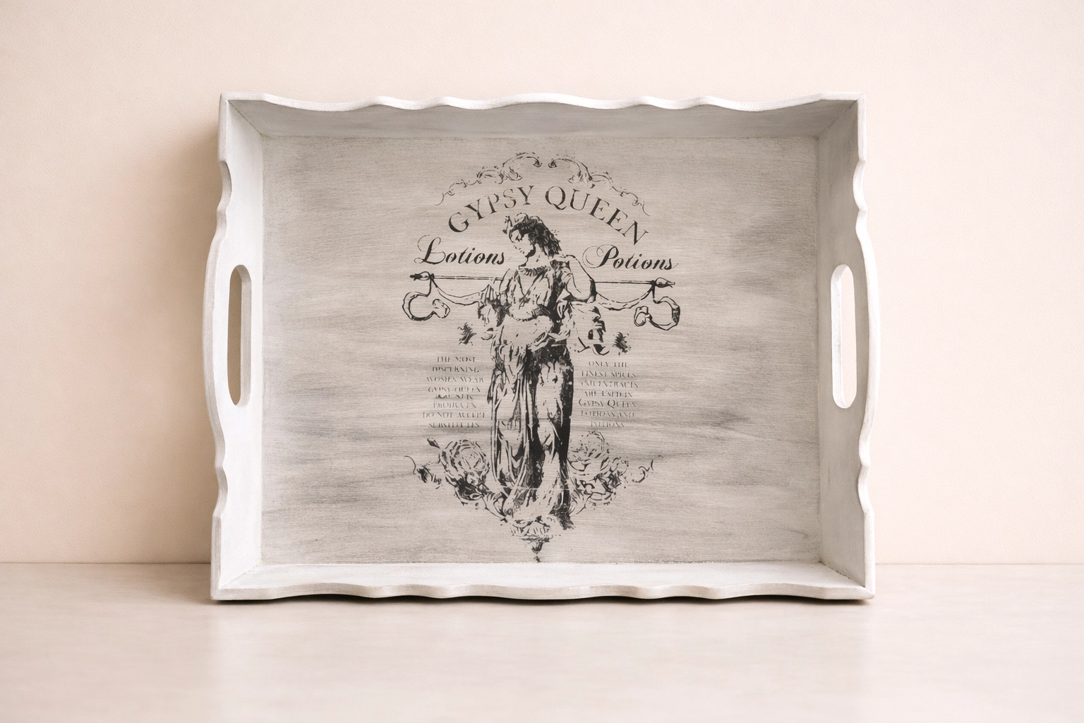 Vintage Gypsy Queen Ahşap Tepsi – Dekoratif Beyaz Sunum Tepsisi