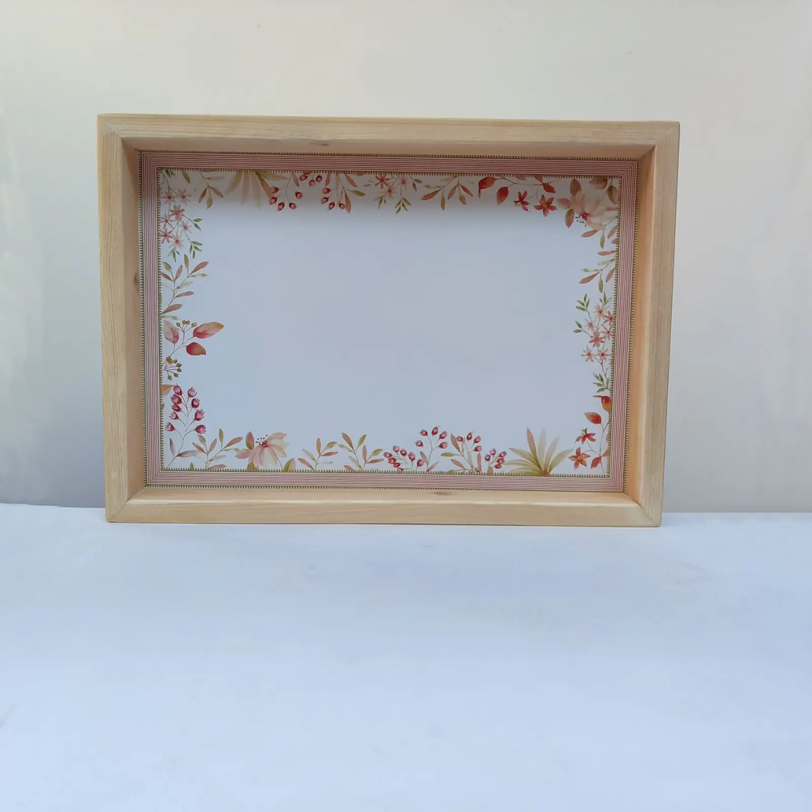 Pastel Çiçek Desenli Ahşap Tepsi