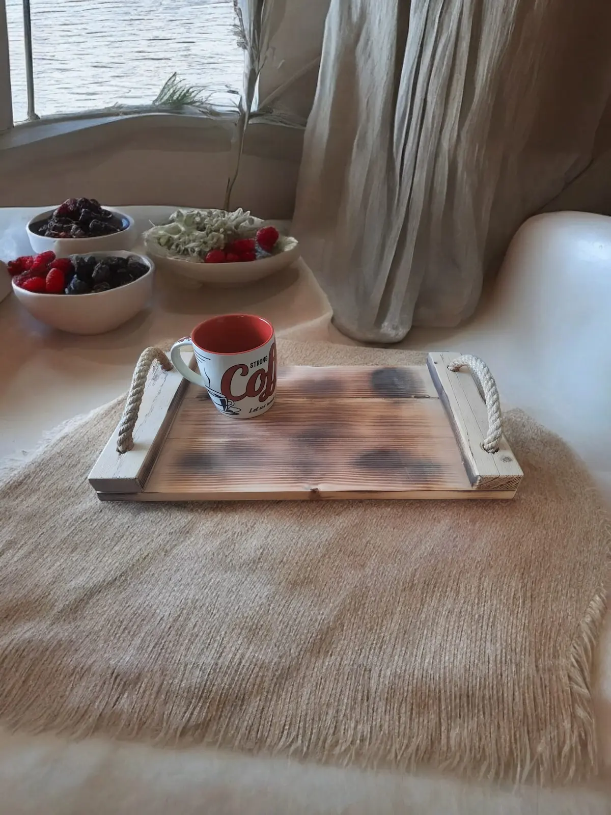 El Yapımı Ahşap Kulplu Tepsi