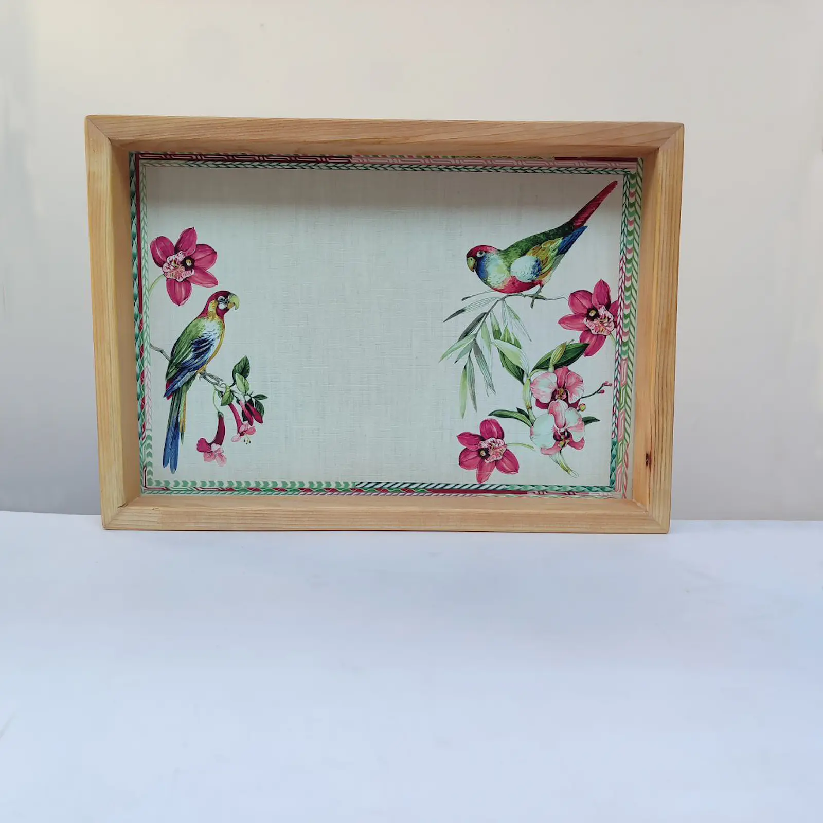 Kuş ve Çiçek Desenli Ahşap Tepsi