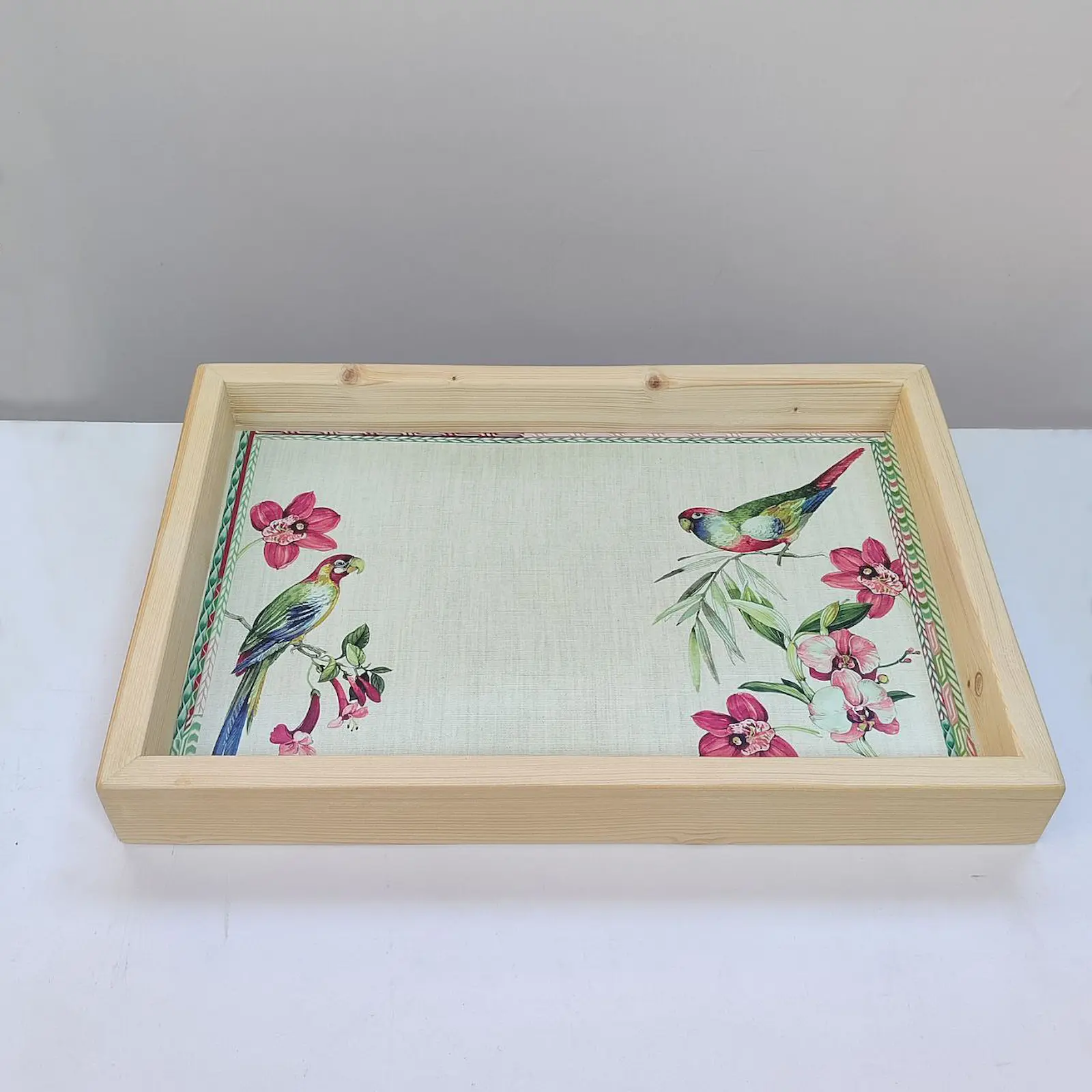 Kuş ve Çiçek Desenli Ahşap Tepsi