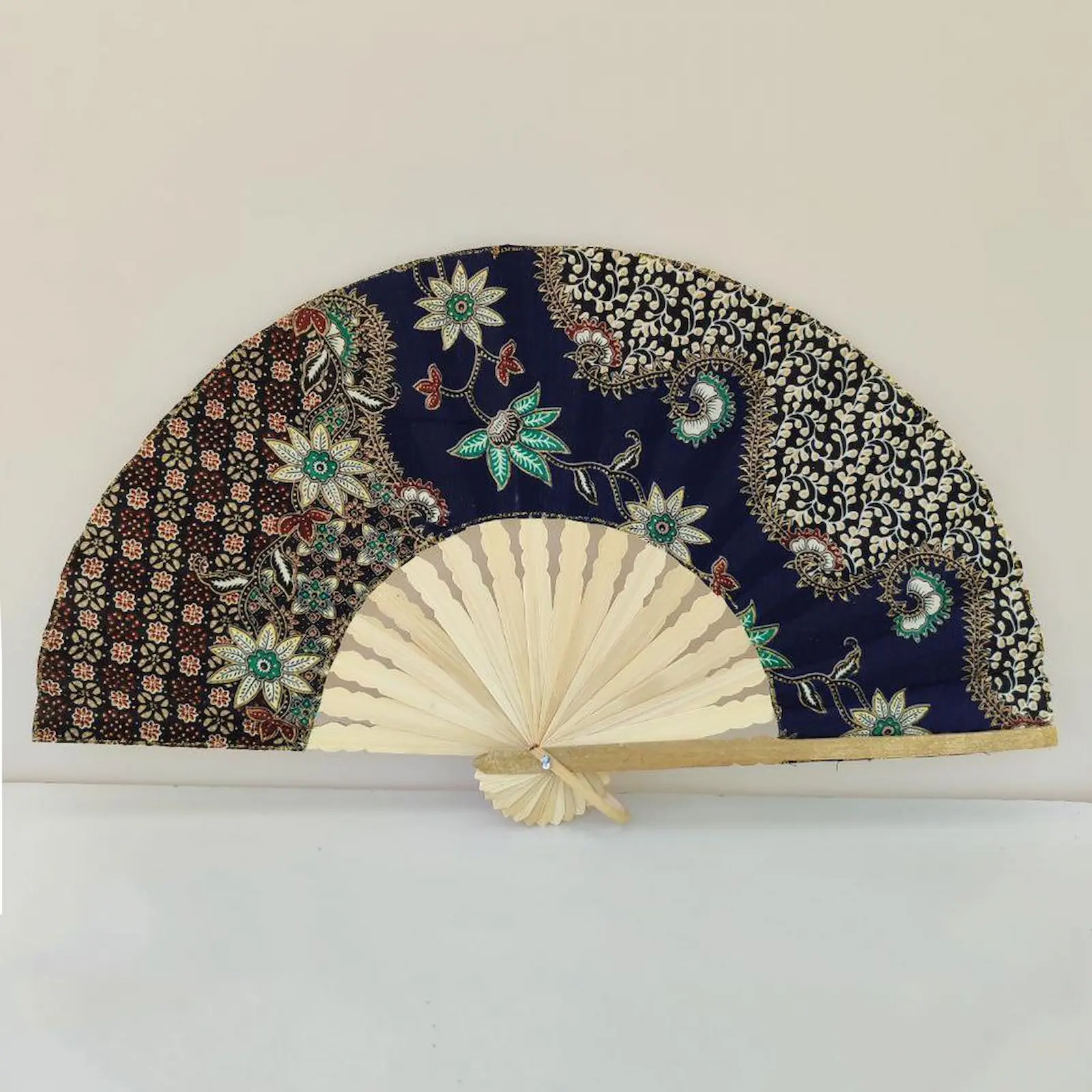 Çiçek Desenli Yelpaze