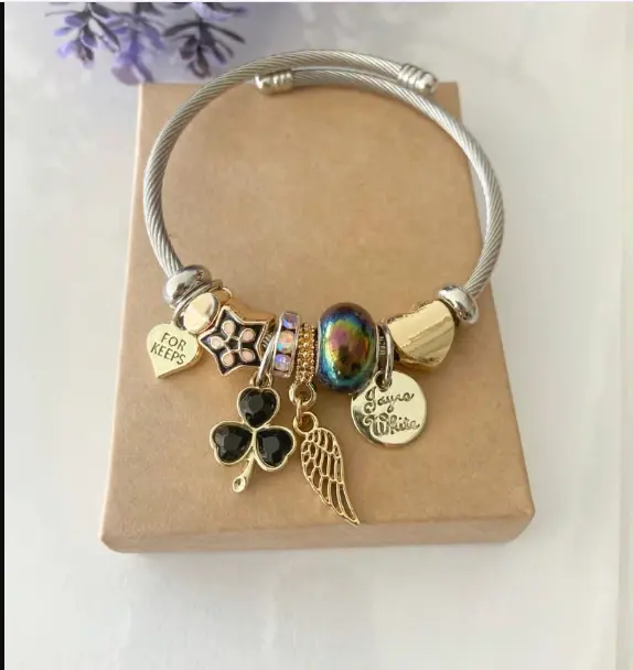 Kanat Detaylı Charm Bileklik