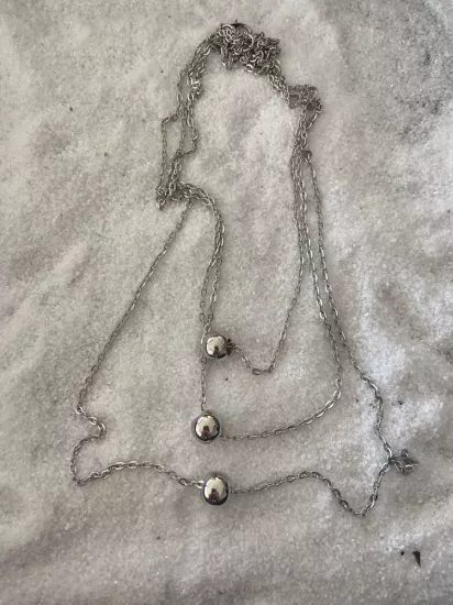 Gümüş Boncuk Detaylı Üç Sıralı Zincir Kolye