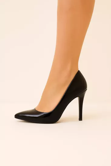 Siyah Rugan Stiletto İnce Topuklu Ayakkabı