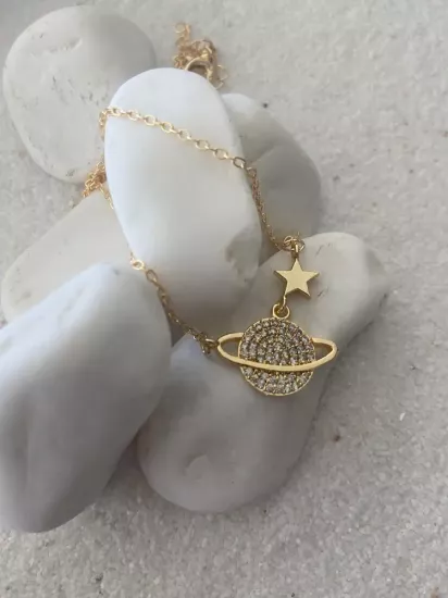 Altın Renkli Gezegen ve Yıldız Figürlü Taşlı Kolye