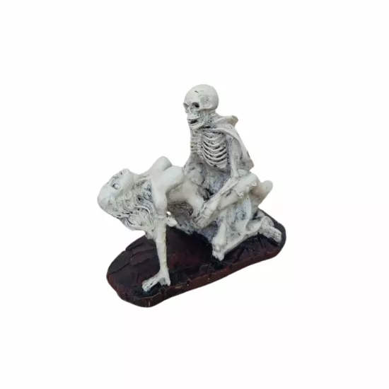 İskelet ve Kadın Aşk Yaşıyan Biblo Heykel