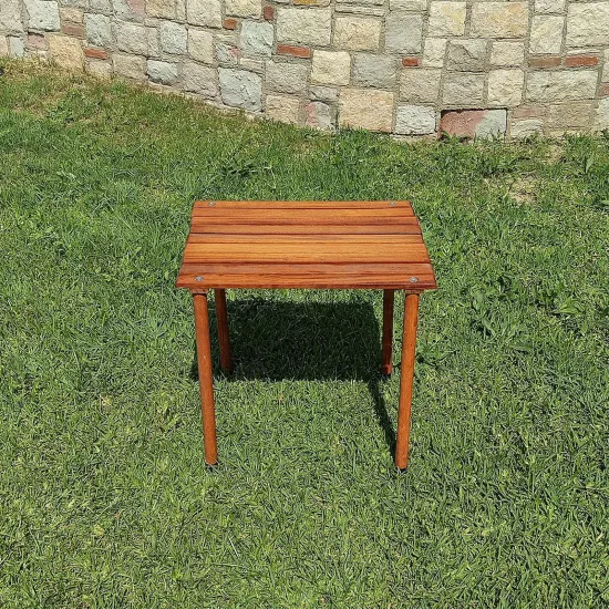 El yapımı ahşap kamp masası