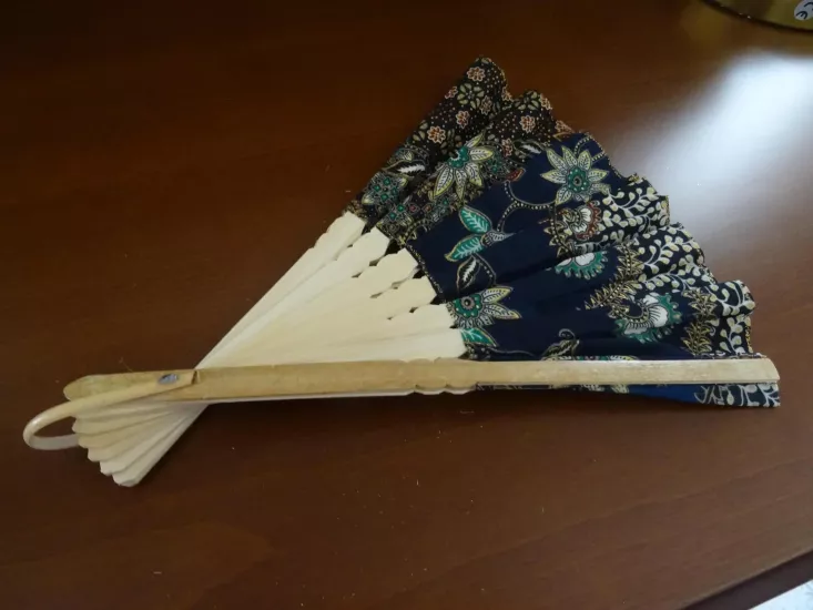 Mavi ve Yeşil Çiçek Desenli Kumaş Yelpaze