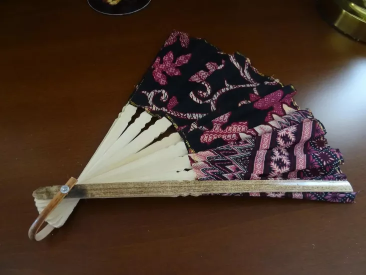 Yaprak Motifli Yelpaze