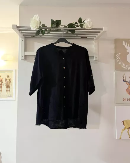 Kadın Siyah Ajur Detaylı Gömlek