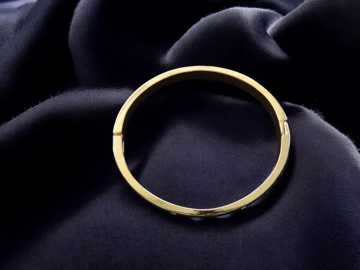 Altın Renkli Taşlı Çelik Bileklik – Vidalı Model