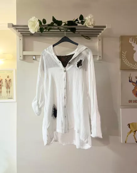 Beyaz Etnik Detaylı Kapüşonlu Gömlek