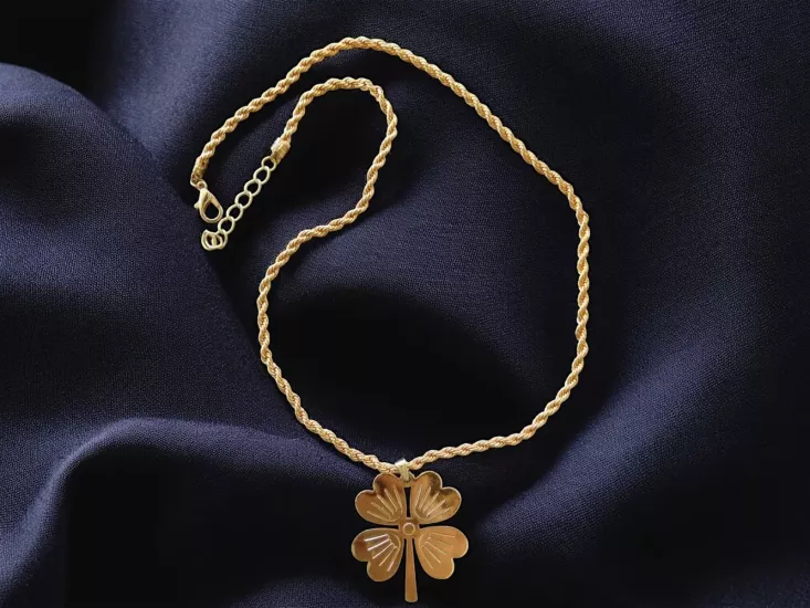 Büyük Yonca Gold Detaylı Kolye