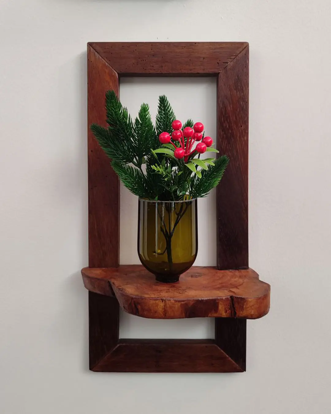 Ahşap Çerçeveli Duvar Rafı Şişe Detaylı