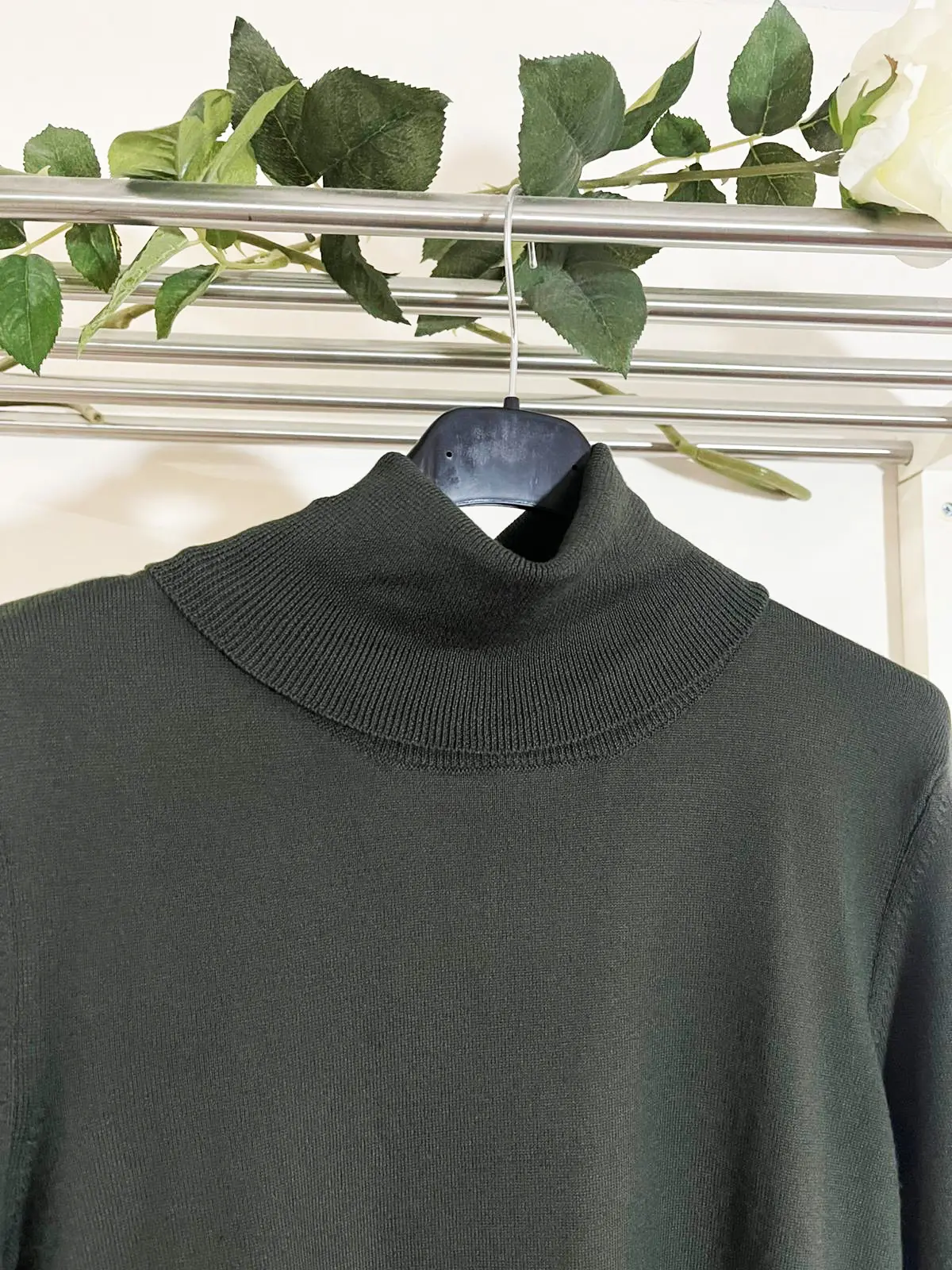 Haki Yeşili Boğazlı Triko