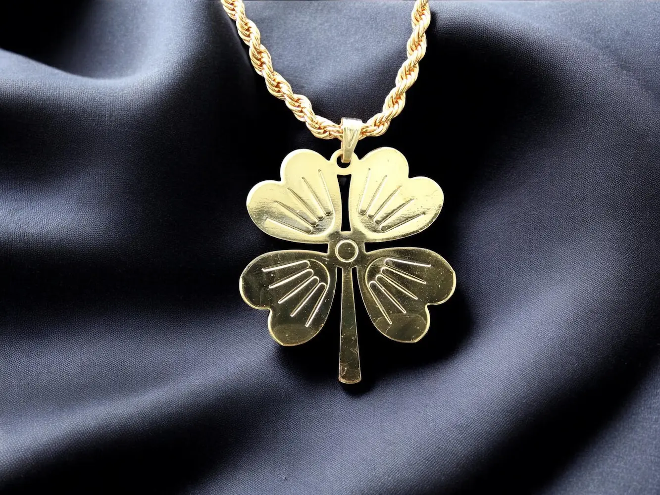 Yonca Figürlü Burgu Zincir Altın Kolye