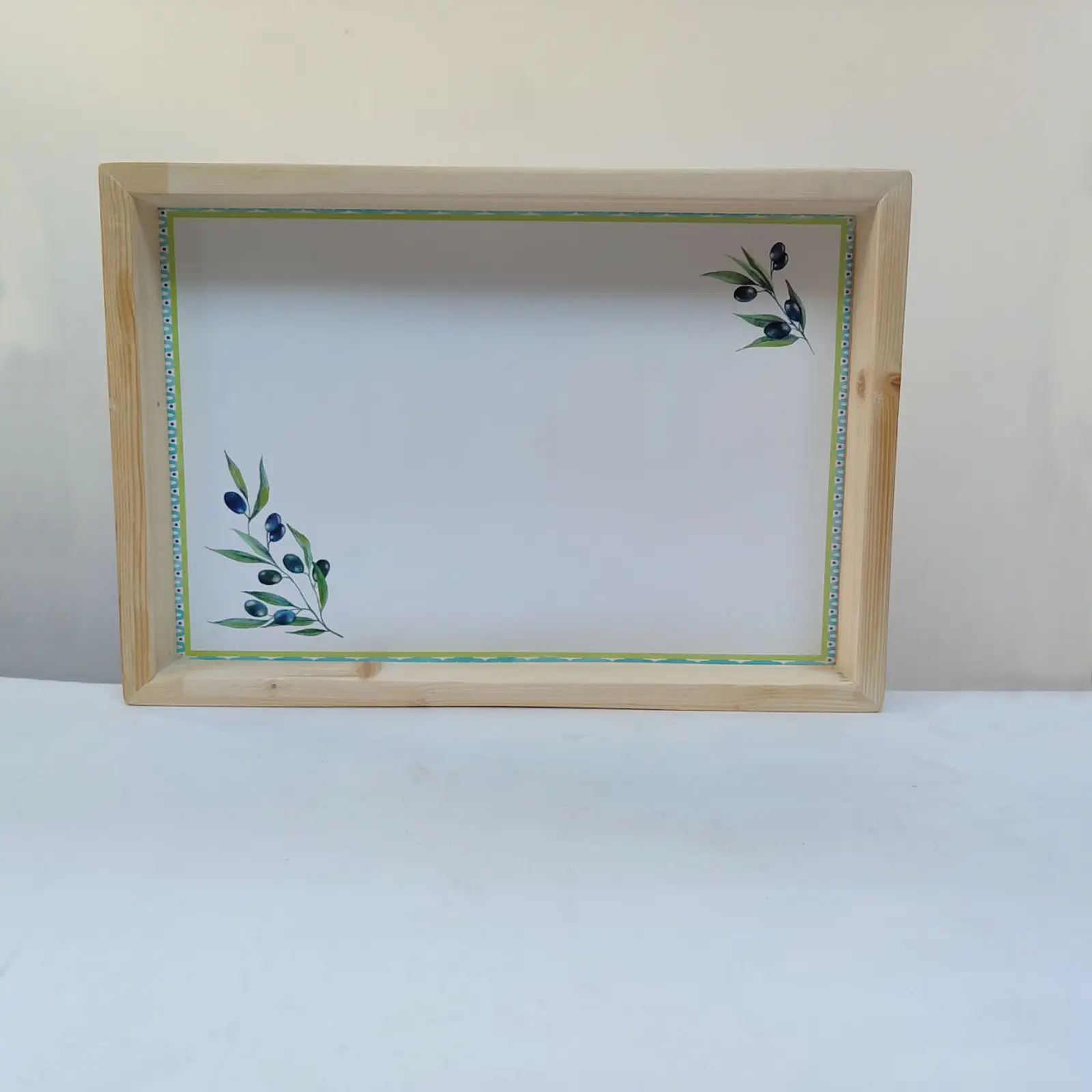 Zeytin Dalı Desenli Ahşap Tepsi