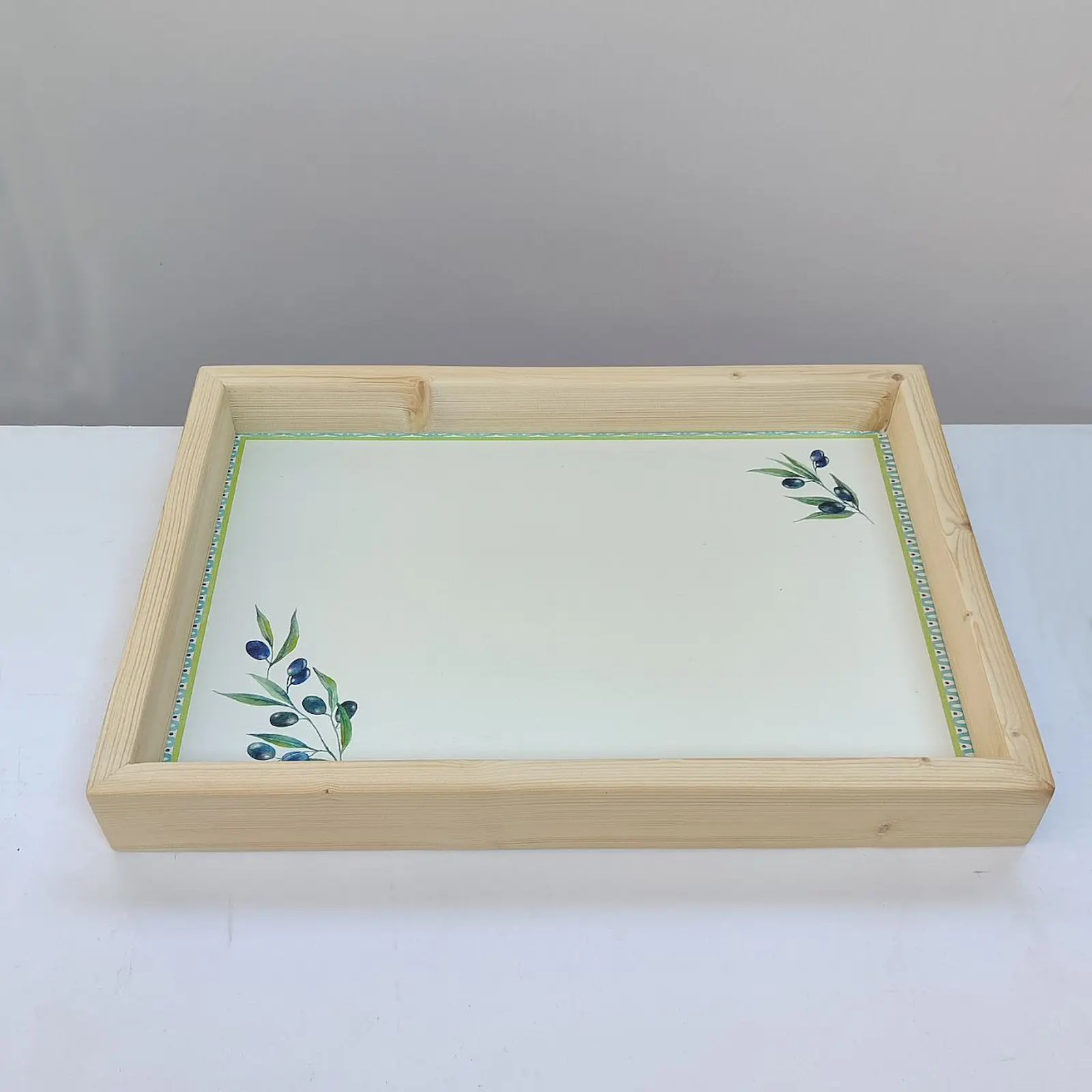 Zeytin Dalı Desenli Ahşap Tepsi